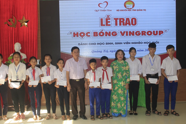 Hàng chục suất học bổng “tiếp sức” cho học sinh, sinh viên nghèo hiếu học