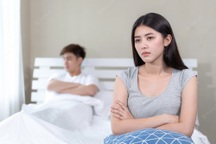 Về chơi nhà bạn trai, tôi sững sờ khi thấy bức ảnh treo trên tường