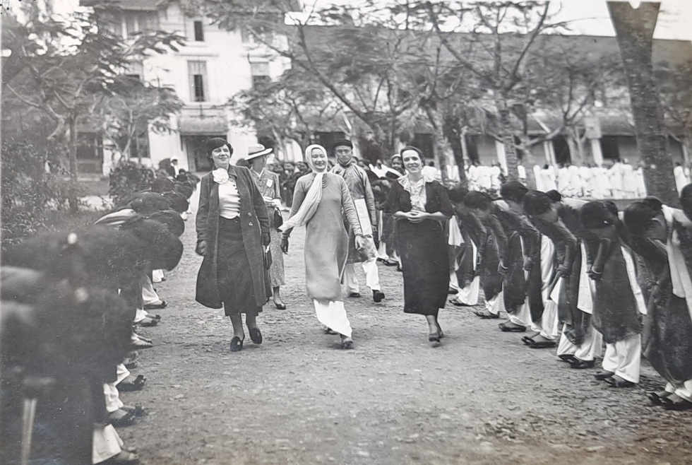 Từ cuộc gặp định mệnh đến góp vàng ủng hộ nhà nước của Nam Phương hoàng hậu - 2 Từ cuộc gặp định mệnh đến góp vàng ủng hộ nhà nước của Nam Phương hoàng hậu - 2