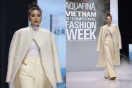 Thanh Hằng diễn mở màn Aquafina Tuần lễ Thời trang Quốc tế Việt Nam
