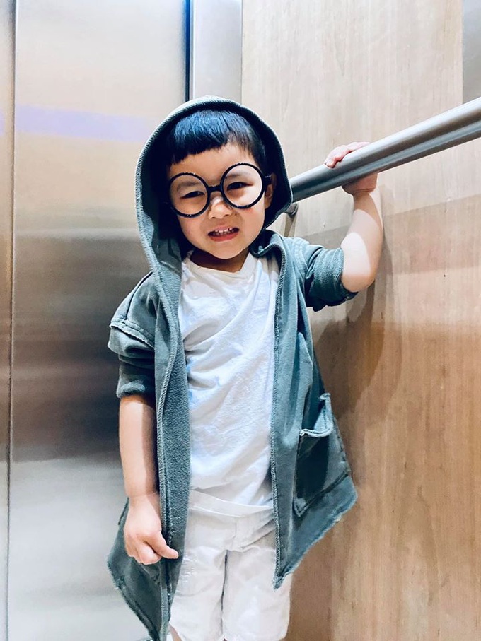 Mới 3 tuổi đã đòi bỏ nhà đi để mẹ hốt hoảng gọi điện cầu cứu, con trai Đan Trường lại khiến dân tình đổ rào rào vì lý do đáng yêu hết nấc - Ảnh 3. Mới 3 tuổi đã đòi bỏ nhà đi để mẹ hốt hoảng gọi điện cầu cứu, con trai Đan Trường lại khiến dân tình đổ rào rào vì lý do đáng yêu hết nấc - Ảnh 3.