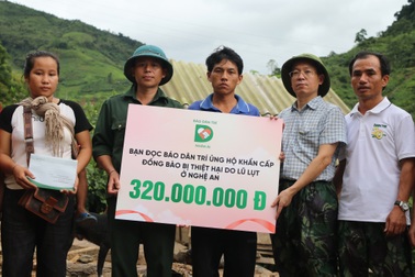 Báo Dân trí hỗ trợ khẩn cấp 320 triệu đồng tới người dân vùng lũ ở Nghệ An