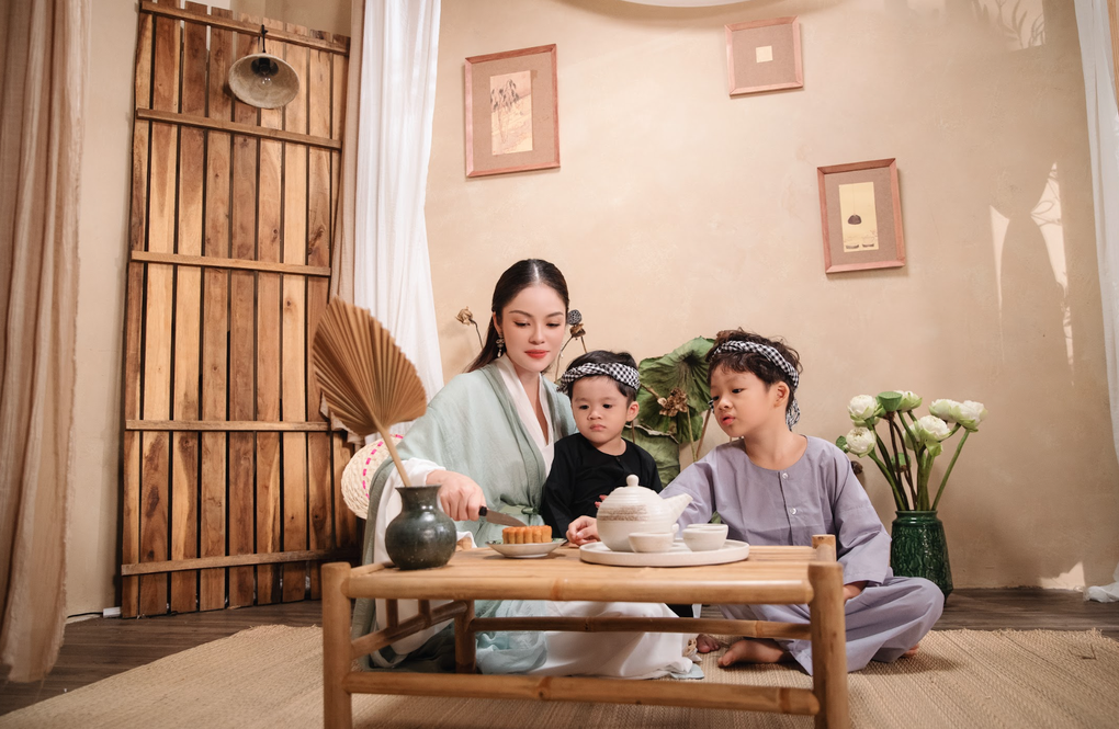 Dương Cẩm Lynh: Vì con, tôi làm việc với cường độ gấp 3-4 lần ngày xưa - 5 Dương Cẩm Lynh: Vì con, tôi làm việc với cường độ gấp 3-4 lần ngày xưa - 5