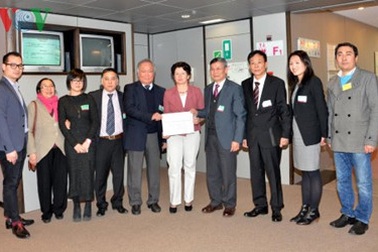 Người Việt tại Tây Âu trao Thư ngỏ về vấn đề Biển Đông lên EP