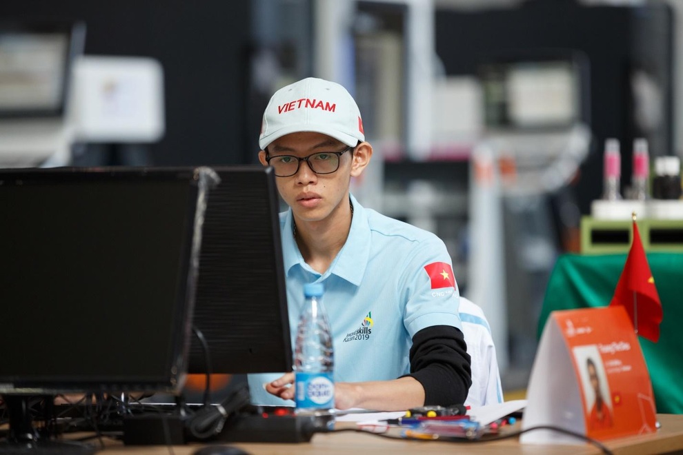 Đại sứ nghề Trương Thế Diệu được nhận lương từ năm thứ 2 học nghề - 1