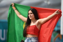 Những nữ cổ động viên xinh đẹp tỏa sáng trên khán đài Euro 2020