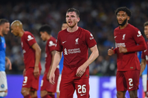 Liverpool thua tan nát trên sân Napoli