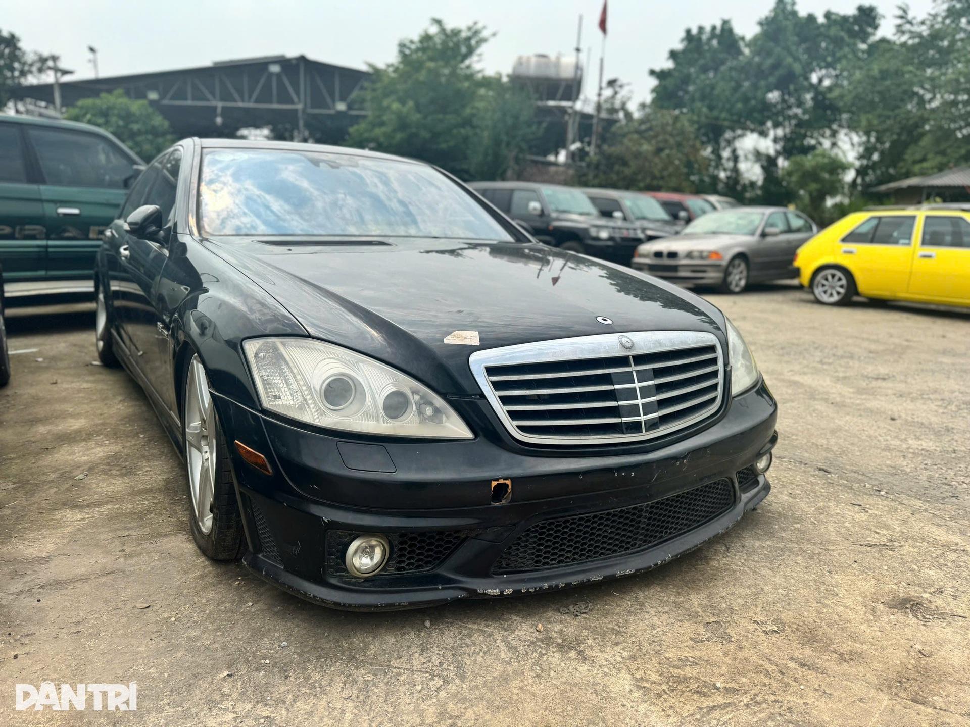Bên trong chiếc Mercedes S 63 bỏ hoang gần 10 năm đang bán 88 triệu đồng - 2