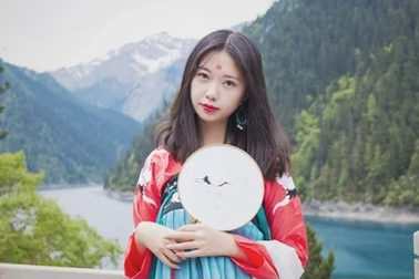 Hướng dẫn viên Trung Quốc ép khách mua sắm: "Du lịch để vắt sữa nhà giàu"