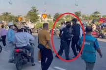 Xác minh hình ảnh một công nhân bị hai bảo vệ hành hung