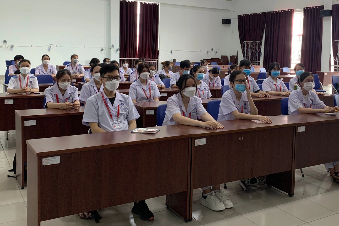 Khai tử trung cấp ngành y, trường nghề khó tuyển sinh - 1 Khai tử trung cấp ngành y, trường nghề khó tuyển sinh - 1