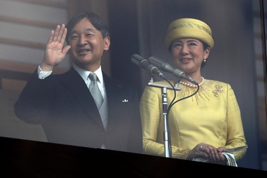 Tân Nhật hoàng lần đầu ra mắt người dân tại Cung điện Hoàng gia