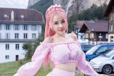 Ngân 98 hoạt động gì ở showbiz?