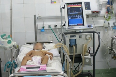 Bắt cóc chiên ăn, 3 bé gái nhập viện