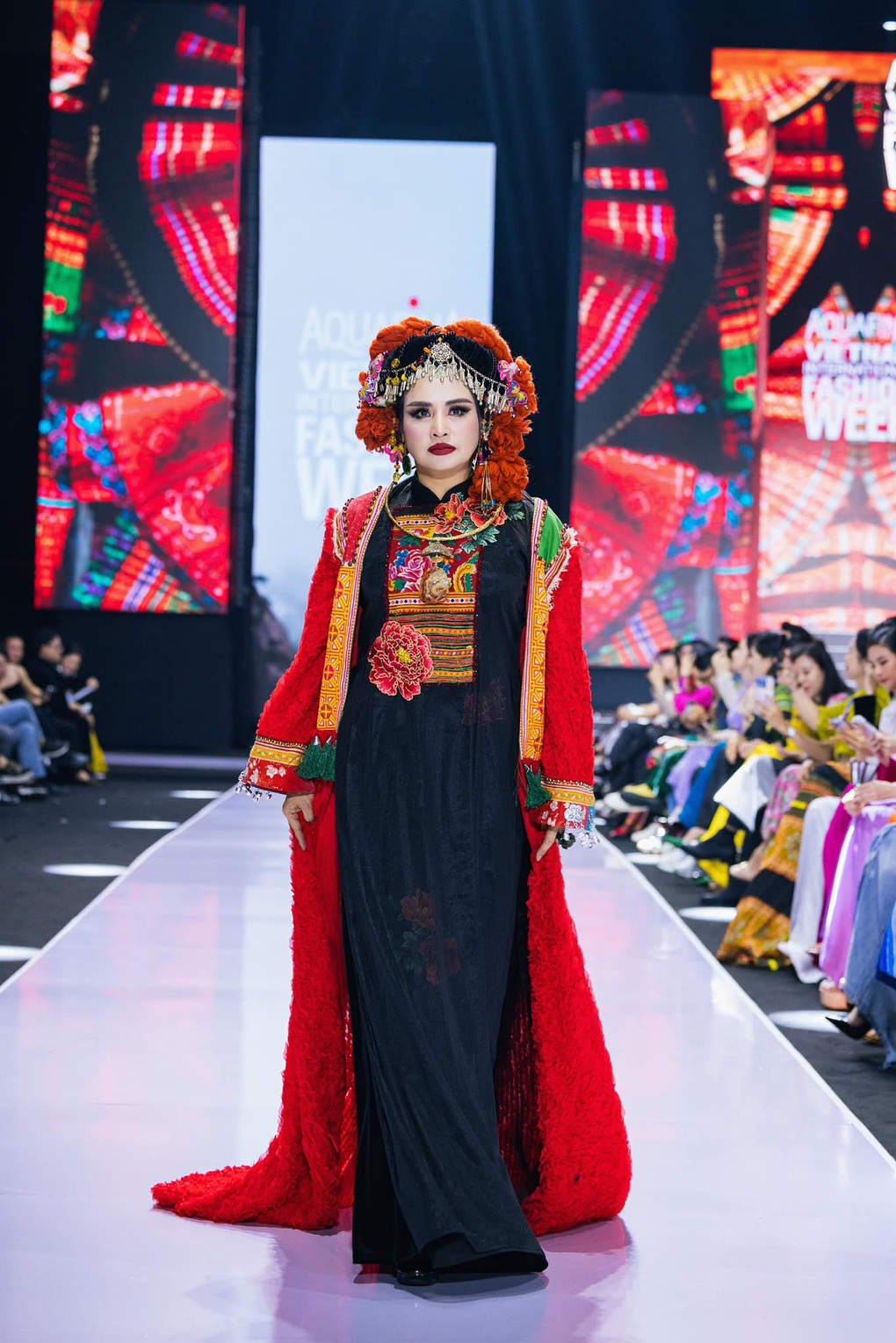 Thanh Lam chuộng đầm suông, hé lộ phản ứng các con khi xem mẹ làm vedette - 8 Thanh Lam chuộng đầm suông, hé lộ phản ứng các con khi xem mẹ làm vedette - 8
