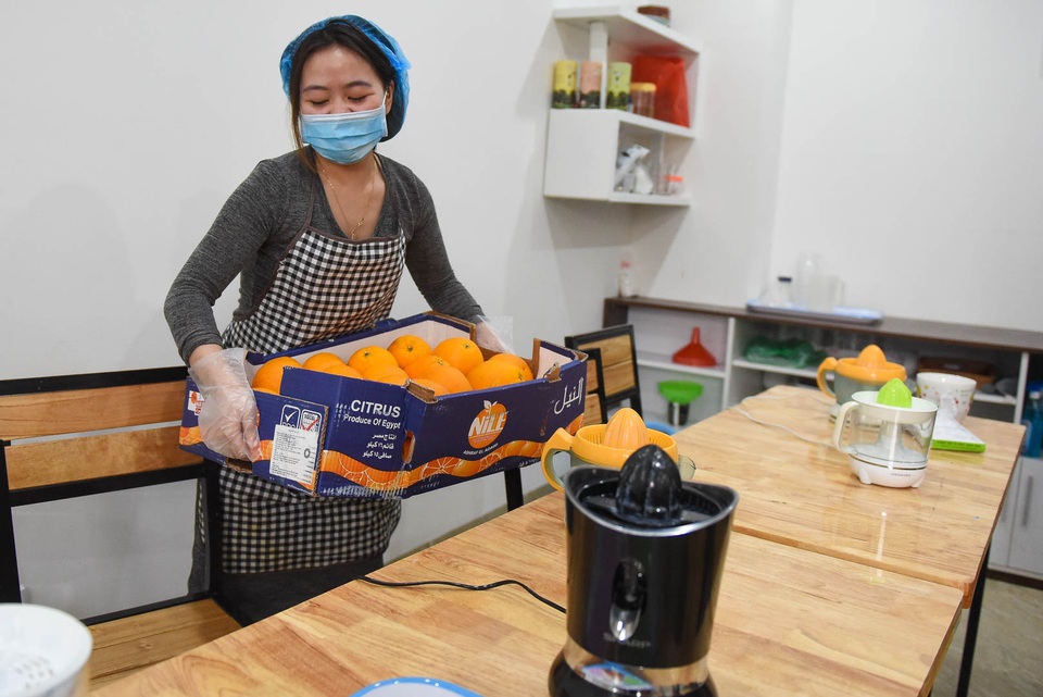 500 chai cam tươi tiếp sức chiến binh ở tuyến đầu chống dịch Covid-19 - 1 500 chai cam tươi tiếp sức chiến binh ở tuyến đầu chống dịch Covid-19 - 1
