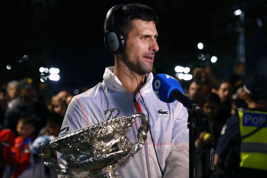 Djokovic chia sẻ cảm xúc sau khi vô địch Australian Open lần thứ 10 - 2 Djokovic chia sẻ cảm xúc sau khi vô địch Australian Open lần thứ 10 - 2