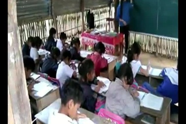 Lớp học ghép mong manh giữa đại ngàn