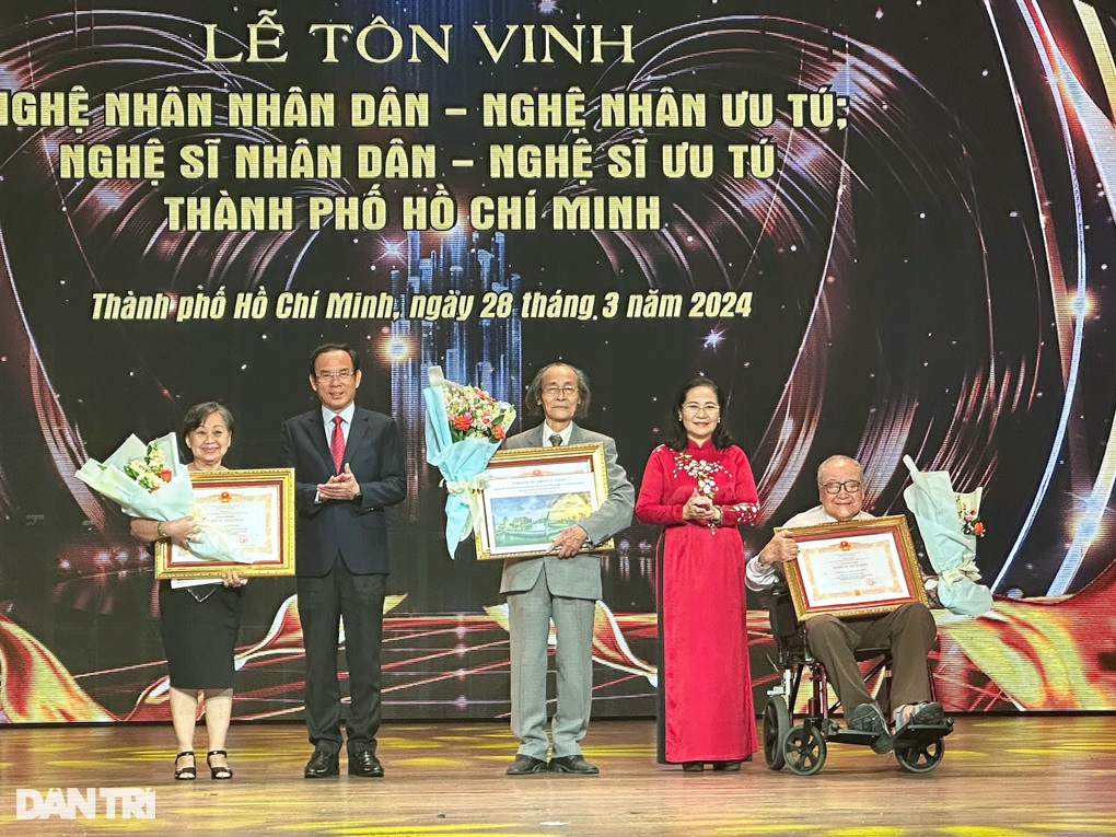TPHCM tôn vinh NSND, NSƯT: Trịnh Kim Chi nói về danh xưng Á hậu - 2 TPHCM tôn vinh NSND, NSƯT: Trịnh Kim Chi nói về danh xưng Á hậu - 2