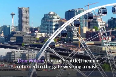 Bị ngăn cản lên máy bay, hành khách xô ngã nhân viên sân bay trật khớp vai