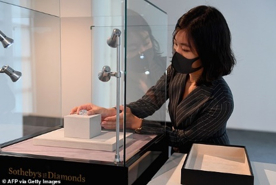 Viên kim cương to bằng quả trứng sẽ được bán đấu giá 30 triệu USD - 2