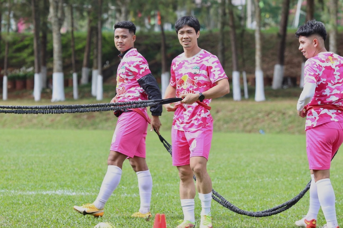 Báo Thái Lan: Kiatisuk chuẩn bị đưa HA Gia Lai đến ngôi vô địch V-League - 2 Báo Thái Lan: Kiatisuk chuẩn bị đưa HA Gia Lai đến ngôi vô địch V-League - 2