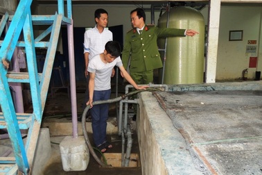 Bắt quả tang doanh nghiệp xả nước thải chưa qua xử lý ra môi trường