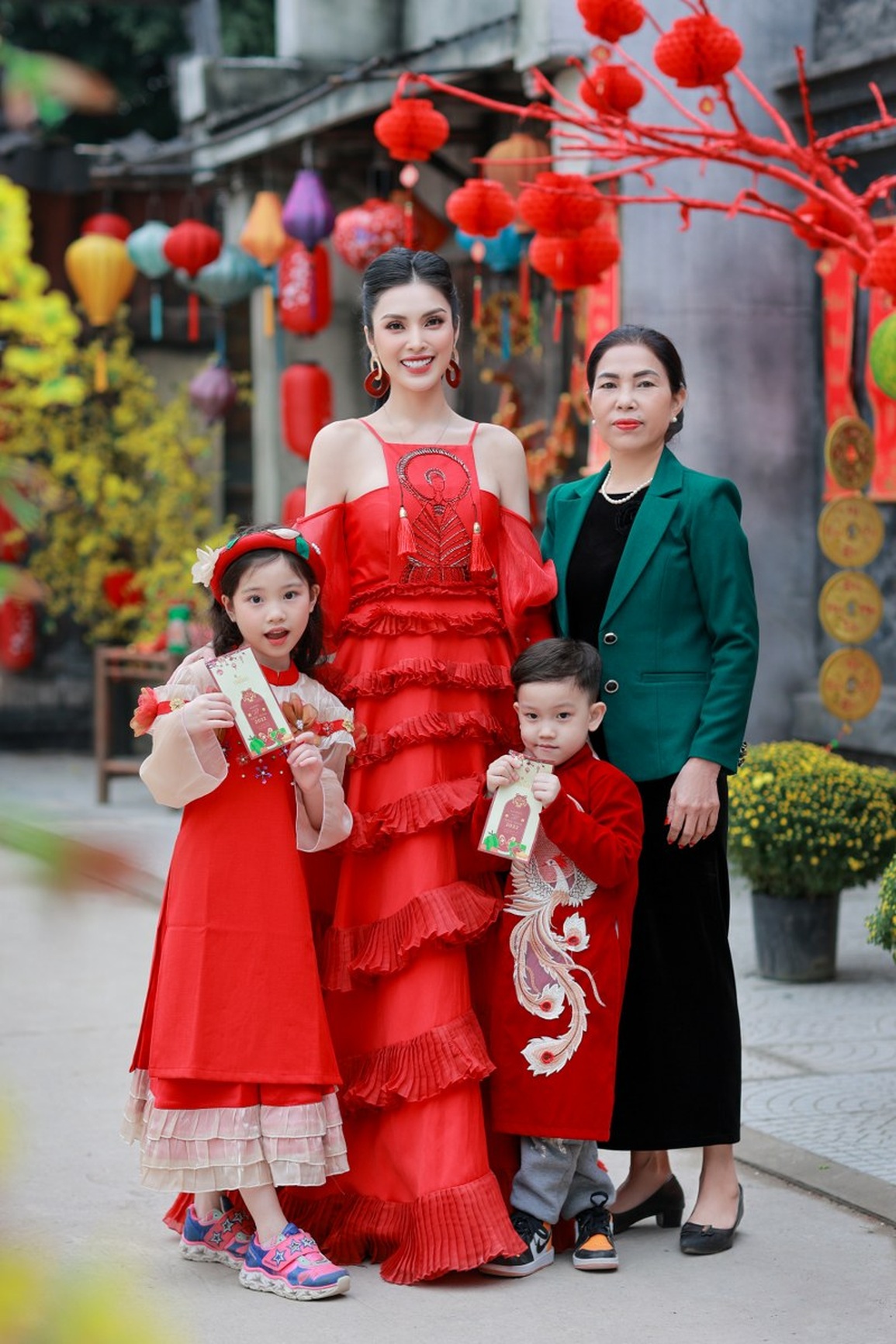 MC Kim Huyền Sâm: Mẹ luôn là điều tuyệt vời nhất - 1 MC Kim Huyền Sâm: Mẹ luôn là điều tuyệt vời nhất - 1