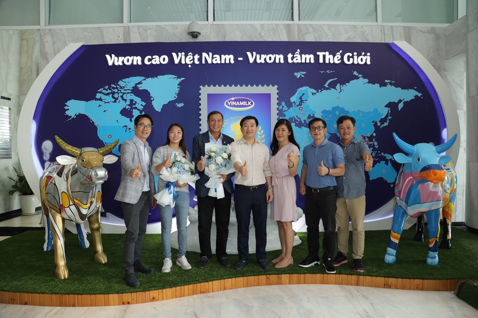 Vinamilk trao thưởng 1 tỷ đồng chúc mừng U22 nam và đội tuyển nữ vô địch SEA Games 30 - 4 Vinamilk trao thưởng 1 tỷ đồng chúc mừng U22 nam và đội tuyển nữ vô địch SEA Games 30 - 4