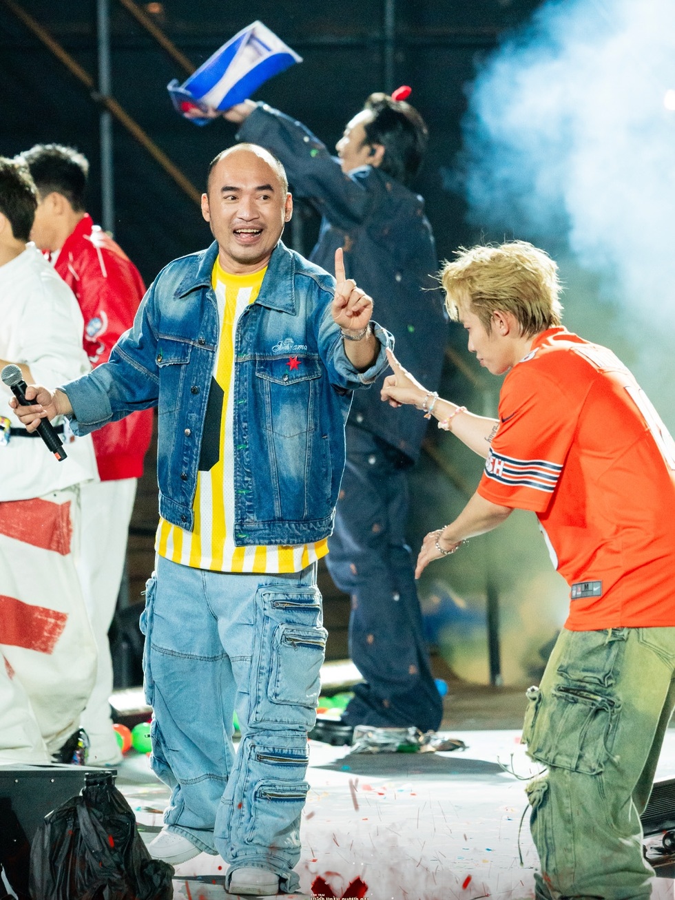 Săn vé Anh trai chông gai: 22 triệu/cặp vé, gửi tiền tỷ vẫn chưa tới lượt - 7 Săn vé Anh trai chông gai: 22 triệu/cặp vé, gửi tiền tỷ vẫn chưa tới lượt - 7