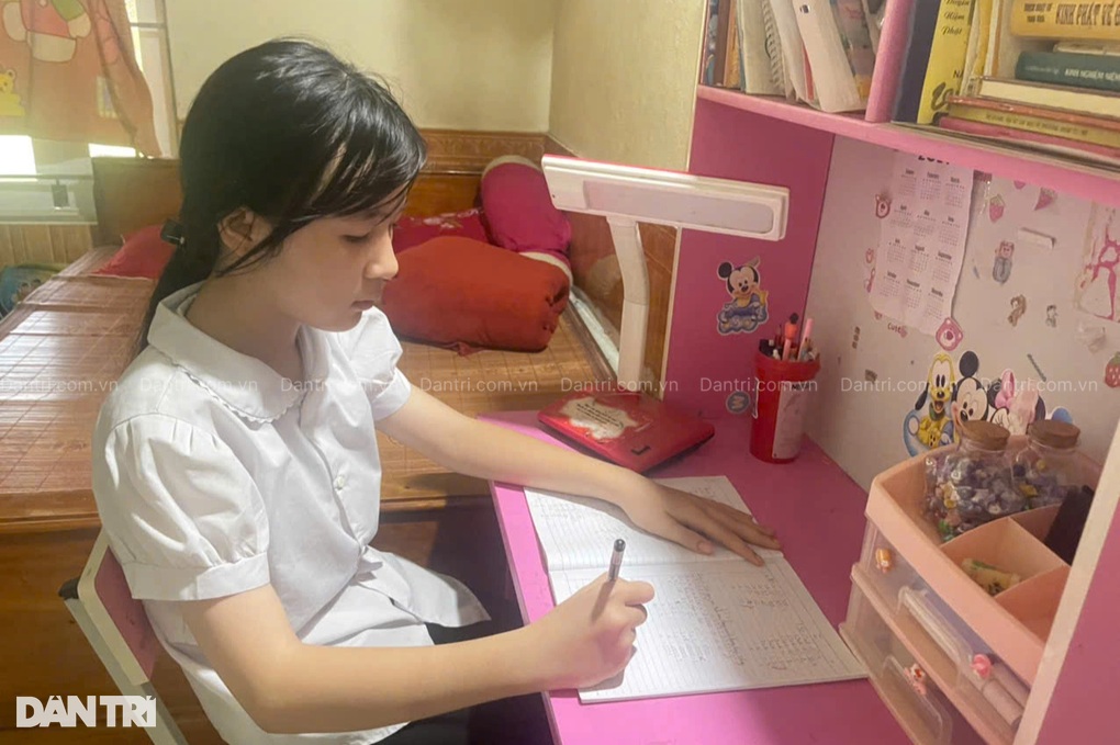 Cuộc sống khốn khổ của nữ sinh lớp 6 mồ côi mẹ, bố bỏ đi biệt tích - 4 Cuộc sống khốn khổ của nữ sinh lớp 6 mồ côi mẹ, bố bỏ đi biệt tích - 4