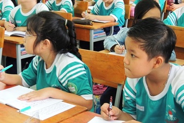 Học trò như những "siêu nhân"... gà công nghiệp 