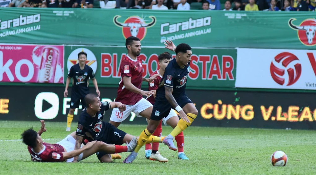 Ngoại binh bỏ lỡ khó tin, Hoàng Anh Gia Lai chia điểm với CLB TPHCM - 1 Ngoại binh bỏ lỡ khó tin, Hoàng Anh Gia Lai chia điểm với CLB TPHCM - 1