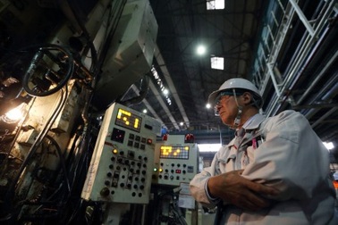 Toyota dùng người thay cho robot để tăng chất lượng xe