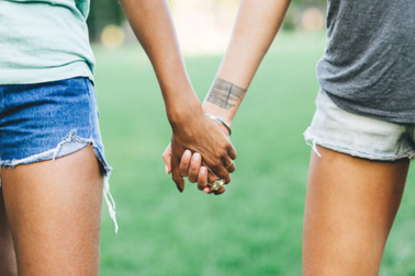 Cô bạn đồng tính không thể nói với mẹ về "cuộc sống khác" của mình