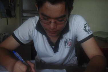 Cậu học trò mồ côi đạt điểm cao 2 trường ĐH