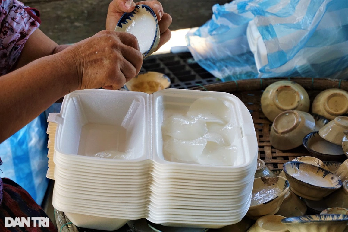 Quán bánh bèo rẻ nhất Việt Nam, 15.000 đồng cả nhà ăn không hết - 8 Quán bánh bèo rẻ nhất Việt Nam, 15.000 đồng cả nhà ăn không hết - 8