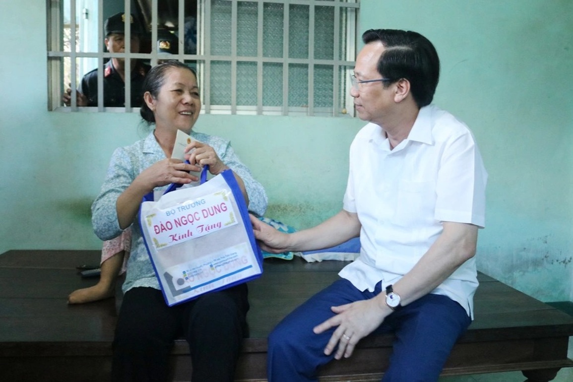 Bộ trưởng Đào Ngọc Dung gửi thư tri ân người làm công tác xã hội - 1 Bộ trưởng Đào Ngọc Dung gửi thư tri ân người làm công tác xã hội - 1