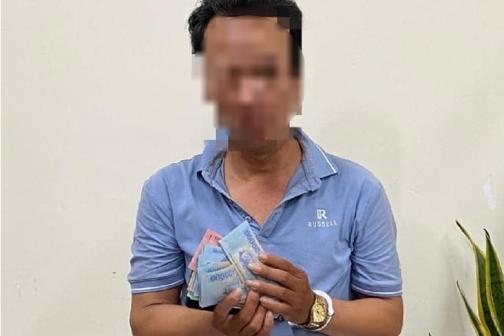 Cặp vợ chồng từ TPHCM ra Quảng Ngãi trộm thùng công đức - 1 Cặp vợ chồng từ TPHCM ra Quảng Ngãi trộm thùng công đức - 1