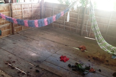 Một trung úy biên phòng đâm trọng thương nữ chủ quán Karaoke