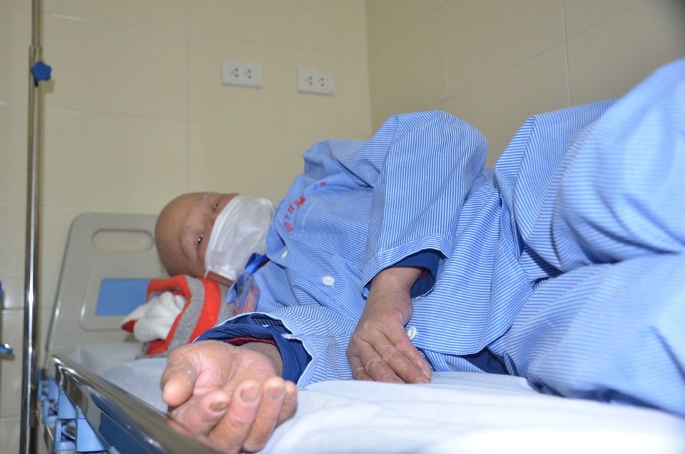 Người mẹ ung thư nghẹn ngào cầu xin các nhà hảo tâm thương 3 đứa con mồ côi - 5 Người mẹ ung thư nghẹn ngào cầu xin các nhà hảo tâm thương 3 đứa con mồ côi - 5