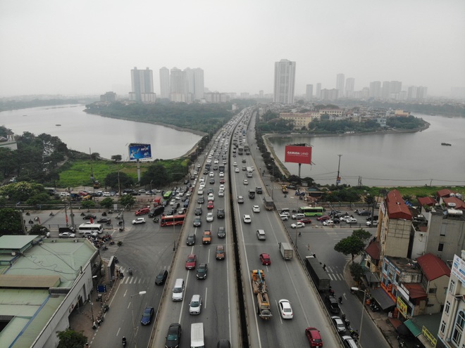 Ngày đầu nghỉ lễ: Nhiều tuyến đường cửa ngõ thủ đô ùn tắc từ sáng đến trưa - 4 Ngày đầu nghỉ lễ: Nhiều tuyến đường cửa ngõ thủ đô ùn tắc từ sáng đến trưa - 4