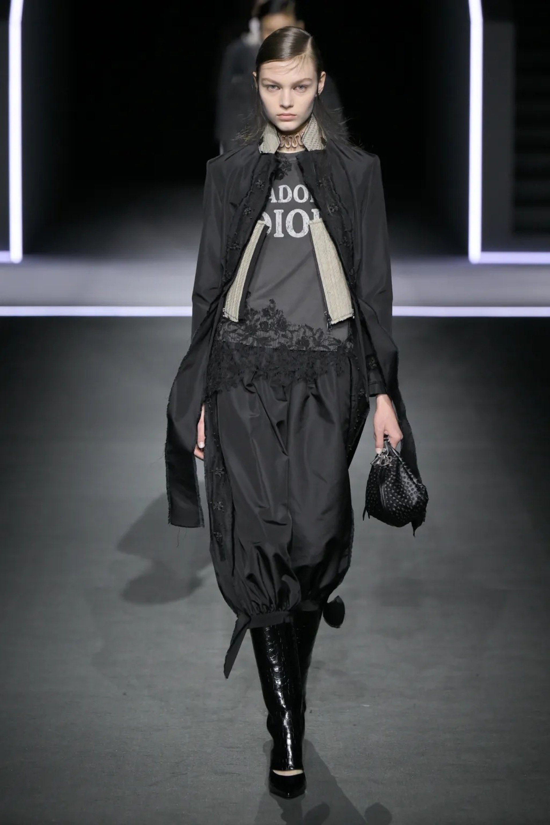 Thùy Tiên bất ngờ được Dior trao danh phận, hội ngộ Jisoo tại Pháp - 8 Thùy Tiên bất ngờ được Dior trao danh phận, hội ngộ Jisoo tại Pháp - 8