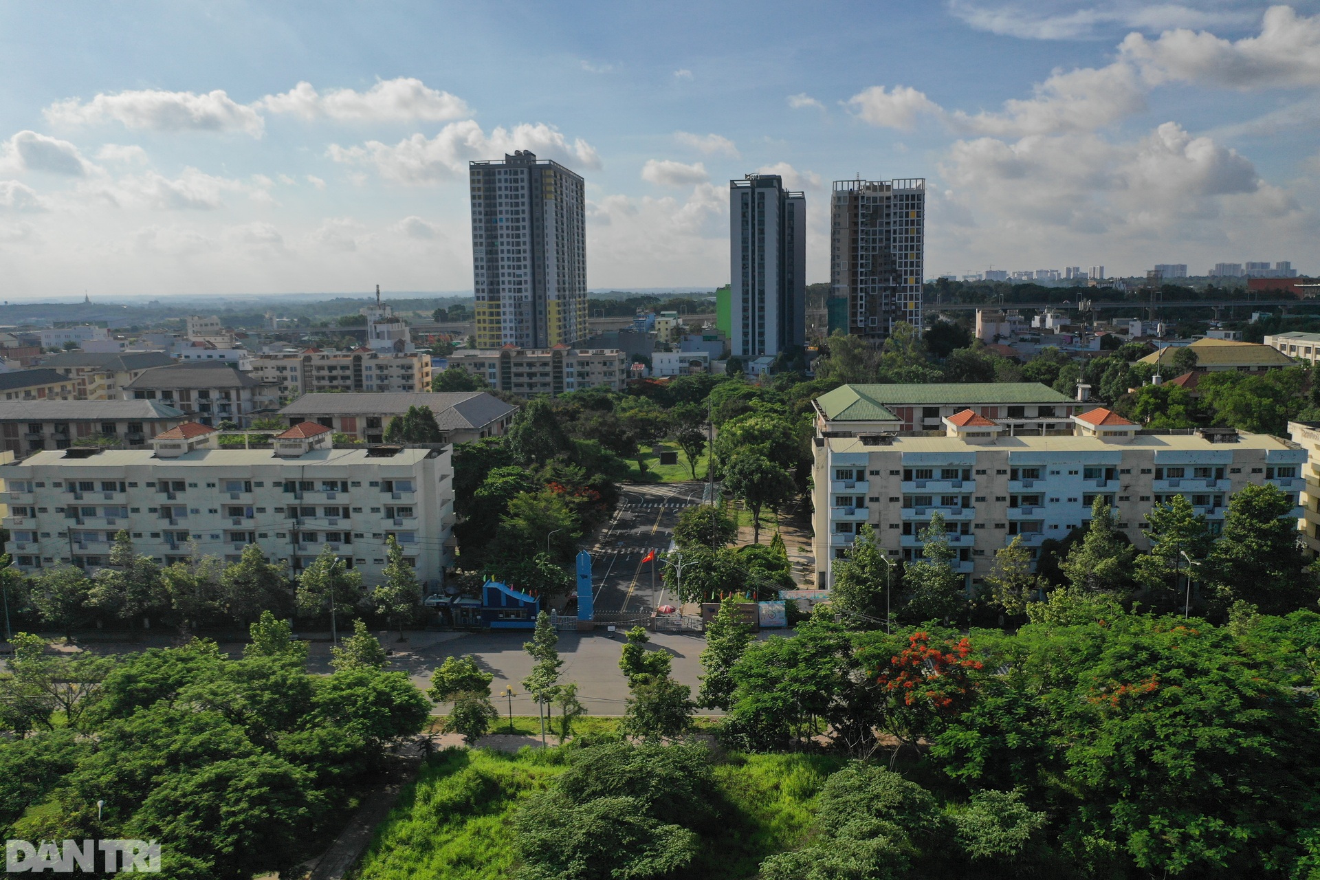 Cảnh đìu hiu, vắng vẻ chưa từng thấy tại Làng Đại học lớn nhất TPHCM - 2