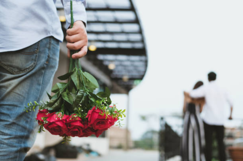 Anh đang là chồng người ta, em đang là vợ người khác - 1 Anh đang là chồng người ta, em đang là vợ người khác - 1