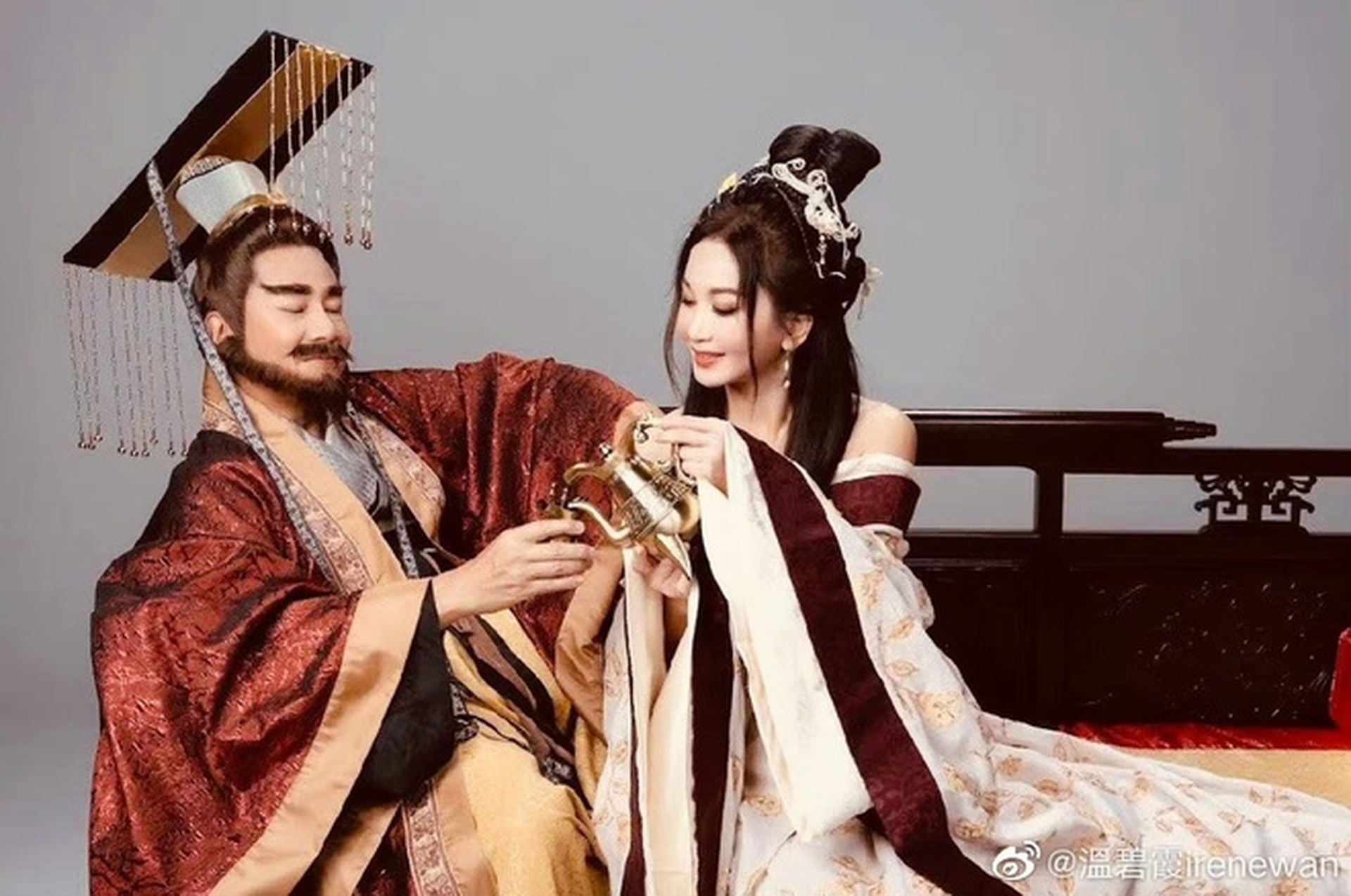 Đát Kỷ đẹp nhất màn ảnh vẫn gợi cảm, trẻ trung ở tuổi 58 - 10