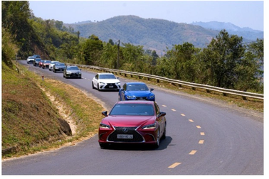 Cùng Lexus "lên rừng, xuống biển" - Hành trình của sự êm ái, hứng khởi
