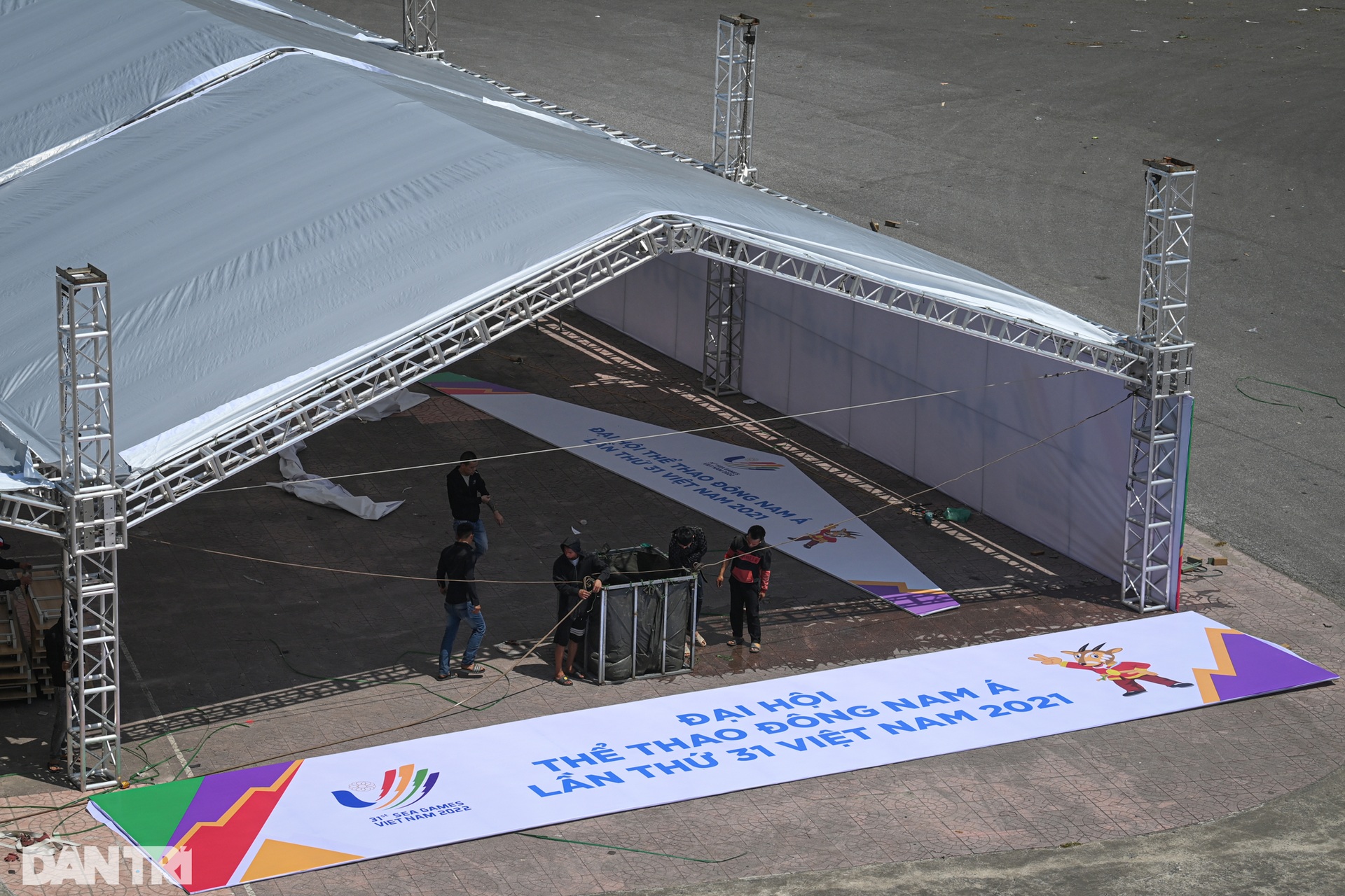 Bên trong đại công trường SVĐ Mỹ Đình chuẩn bị cho Lễ khai mạc SEA Games 31 - 13 Bên trong đại công trường SVĐ Mỹ Đình chuẩn bị cho Lễ khai mạc SEA Games 31 - 13