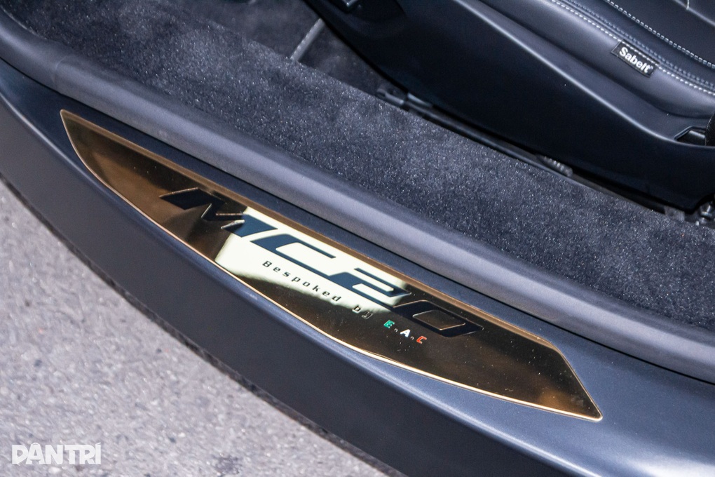 Maserati MC20 mạ vàng độc nhất Việt Nam được rao bán với giá Maserati MC20 mạ vàng độc nhất Việt Nam được rao bán với giá