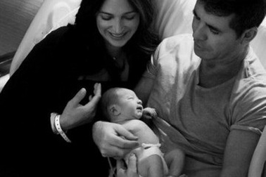 Simon Cowell hạnh phúc khoe ảnh con đầu lòng